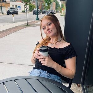 Meet your Posher, Nola